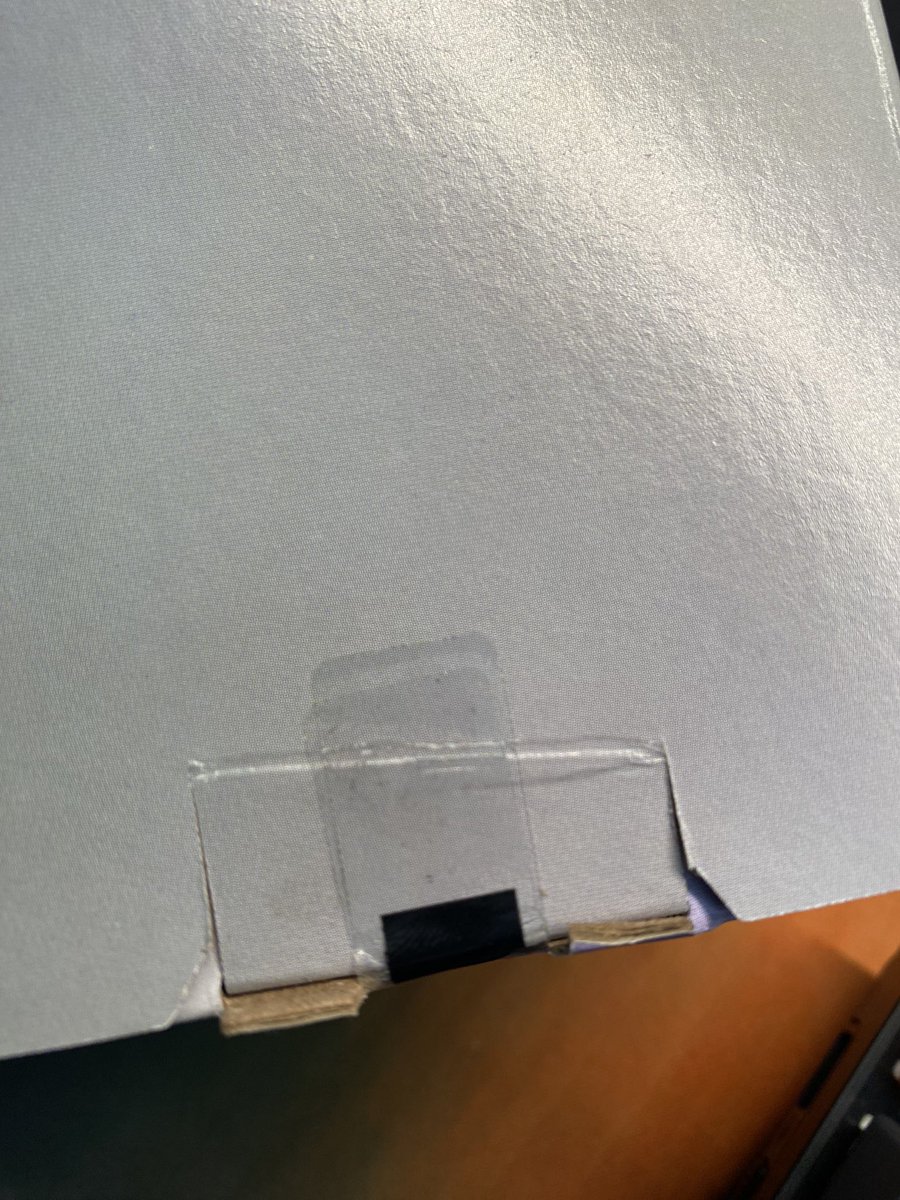 kskhobby's tweet photo. This is totally not factory sealed and likely repacked right? (Double tape on bottom etc) https://t.co/4ODgw19aTT