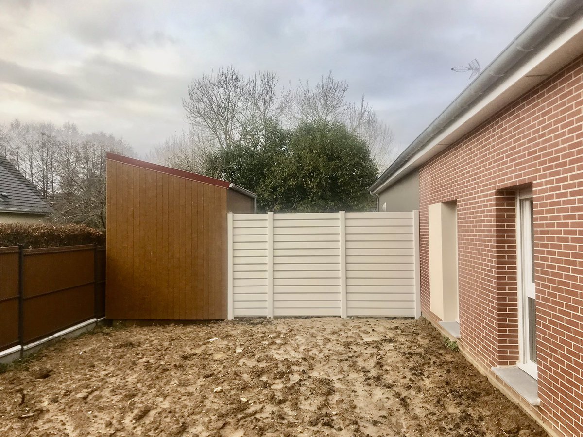 Prefet27's tweet photo. 9 logements sociaux, permettant le maintien à domicile des seniors et des personnes à mobilité réduite, livrés par MonLogement27 à #Charleval dans l’#Eure avec l’aide de l’Etat 🇫🇷
✅ une nouvelle offre dans la #ruralité
✅des #logements labellisés Haute Sécurité #Santé https://t.co/mfzu1vkWlC