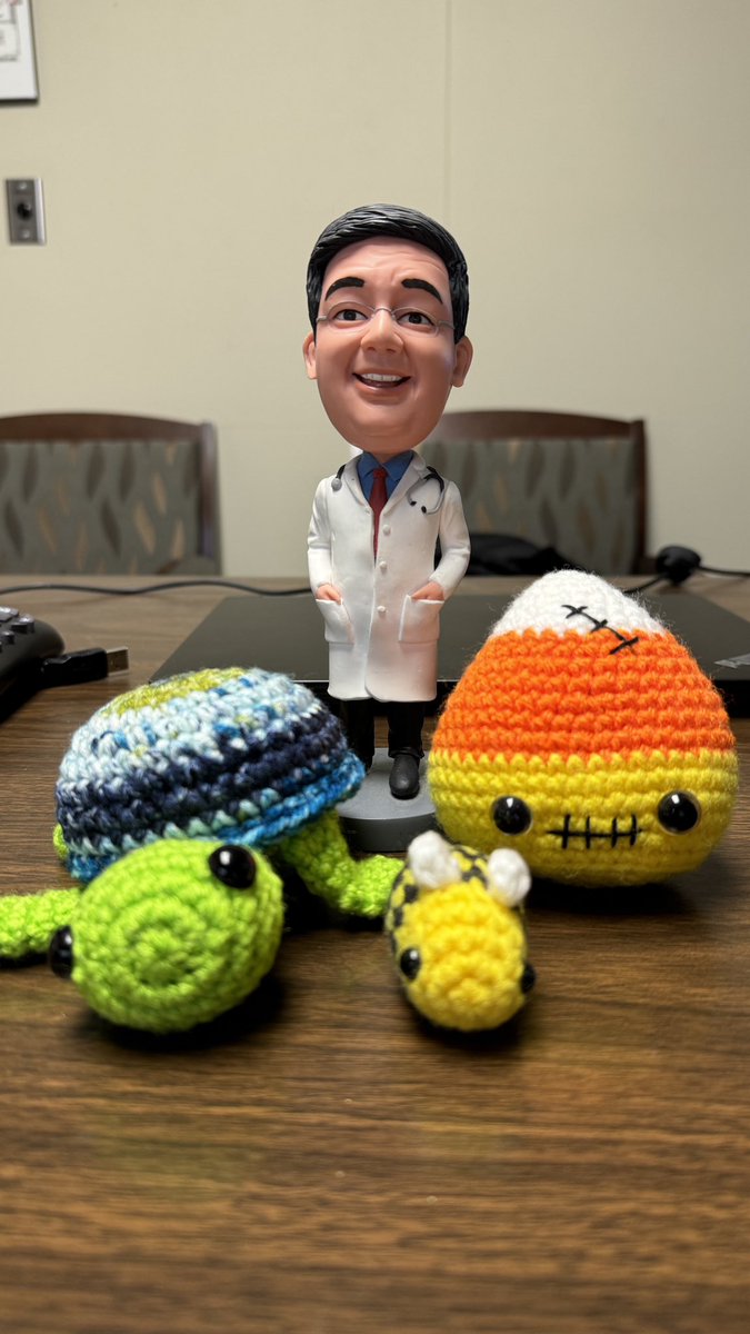 drmikesevilla's tweet photo. I have the best patients who make me the coolest stuff. Why I love my job so much! Even Bobblehead Mike approves! Happy Tuesday everyone! #FamilyMedicine #FamMedRocks #FMRevolution https://t.co/undqaD7vlp