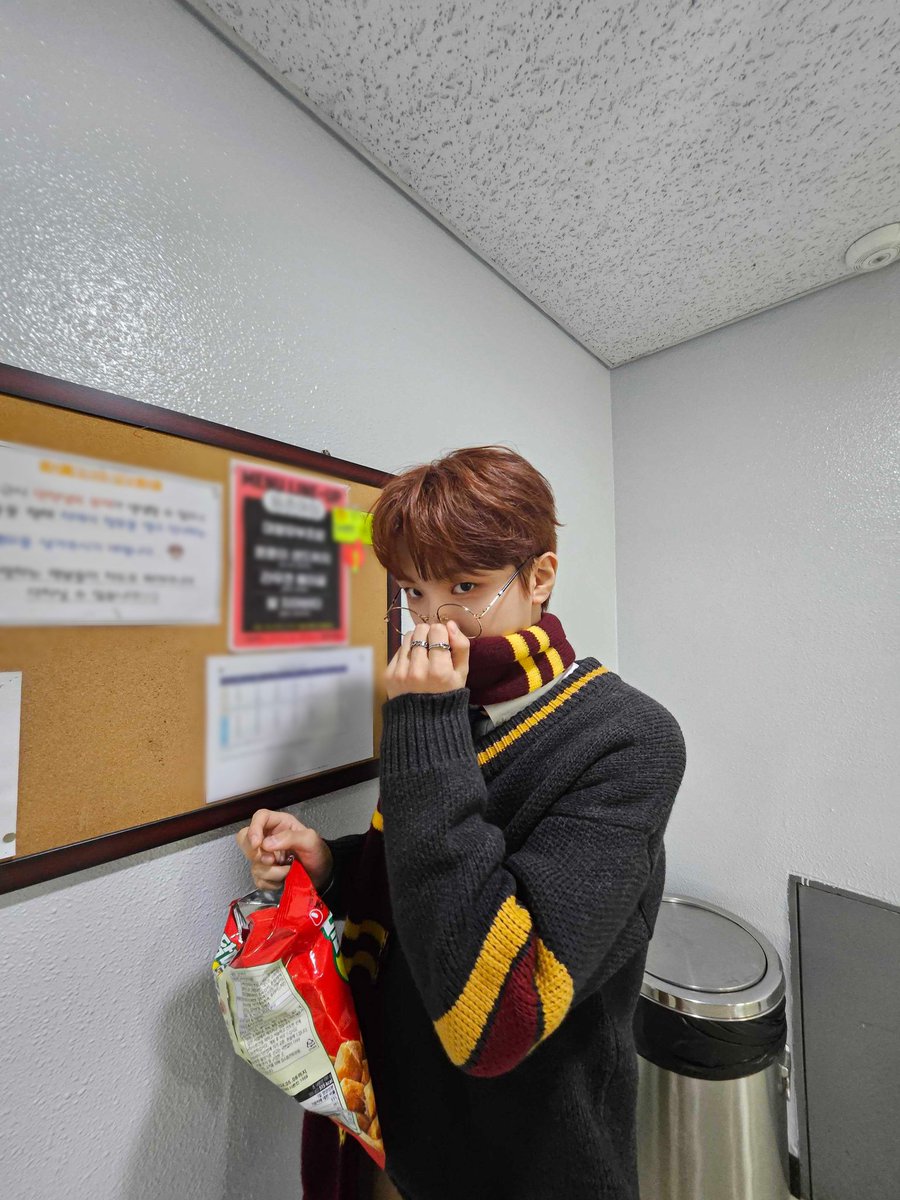BOYNEXTDOOR_twt's tweet photo. 수리수리 마수리~~🎩

#BOYNEXTDOOR
#운학
#WOONHAK https://t.co/mYViRkPsX9