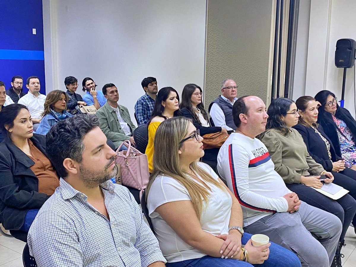 COPARMEXSON's tweet photo. Una gran charla en el #afterwork con Rosa Isela Velazquez, de La Carreta Verde y Aquimis como invitada del evento organizado por nuestra comisión de Empresarios Jóvenes Coparmex.
¡Nos vemos en el siguiente #afterwork!
#SerCoparmex https://t.co/Q1er5UsPp5