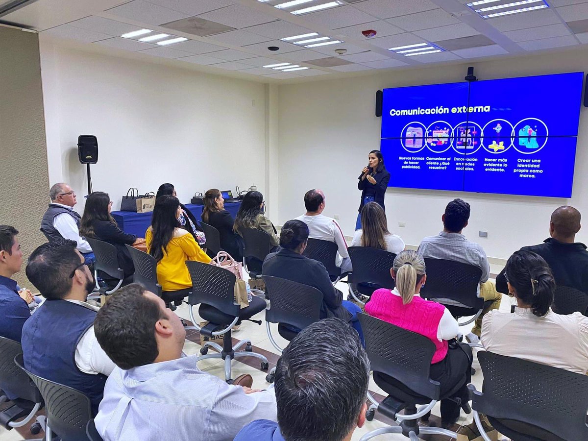COPARMEXSON's tweet photo. Una gran charla en el #afterwork con Rosa Isela Velazquez, de La Carreta Verde y Aquimis como invitada del evento organizado por nuestra comisión de Empresarios Jóvenes Coparmex.
¡Nos vemos en el siguiente #afterwork!
#SerCoparmex https://t.co/Q1er5UsPp5