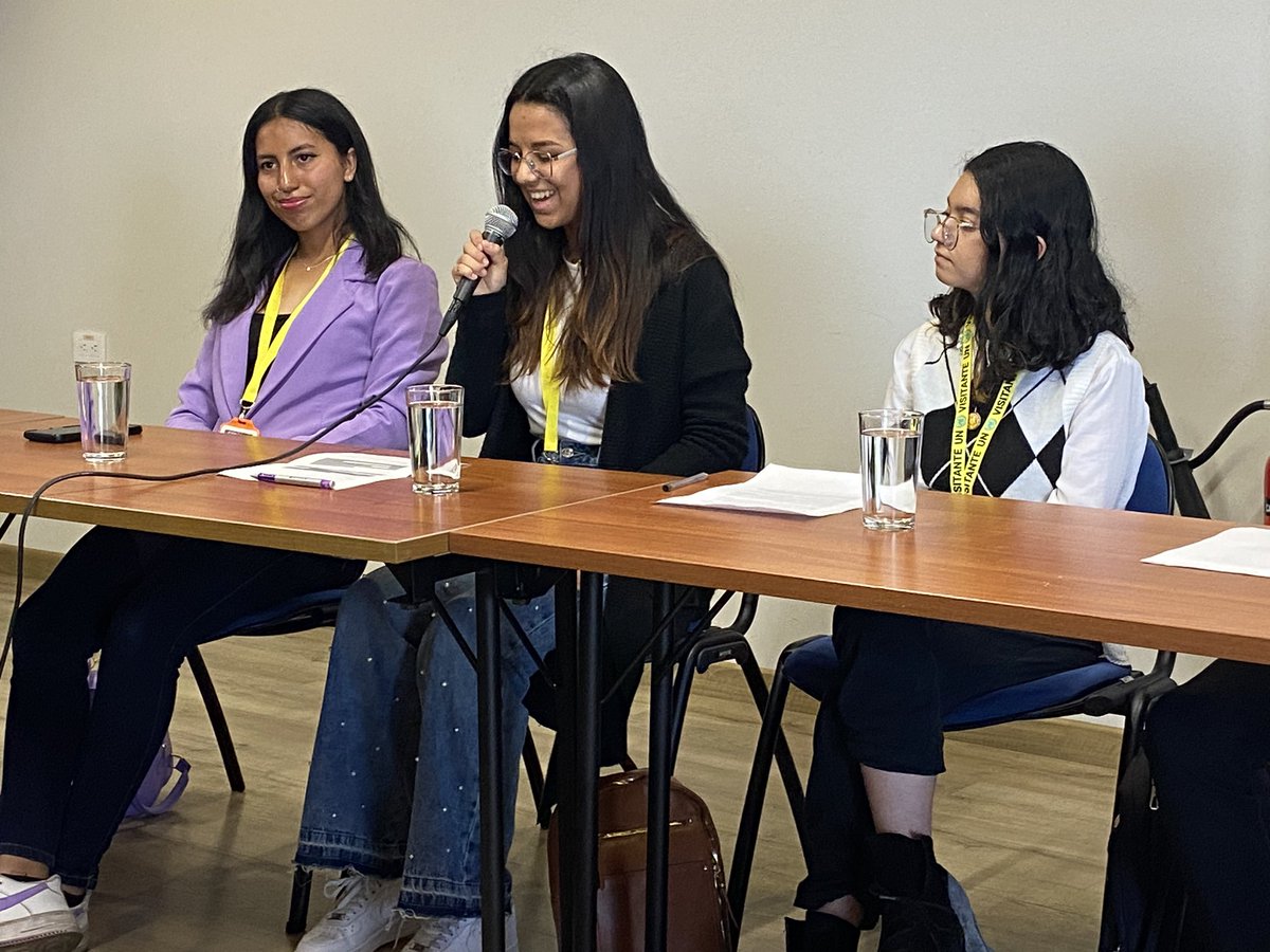 SimonuBogota's tweet image. Por su parte, María José Tochoy, secretaria adjunta de Simonu 2023, presentó las propuestas relacionadas con género que emergieron de comisiones como la Ruta Pacífica de Mujeres y Onu Mujeres. 
#RedEsPaz