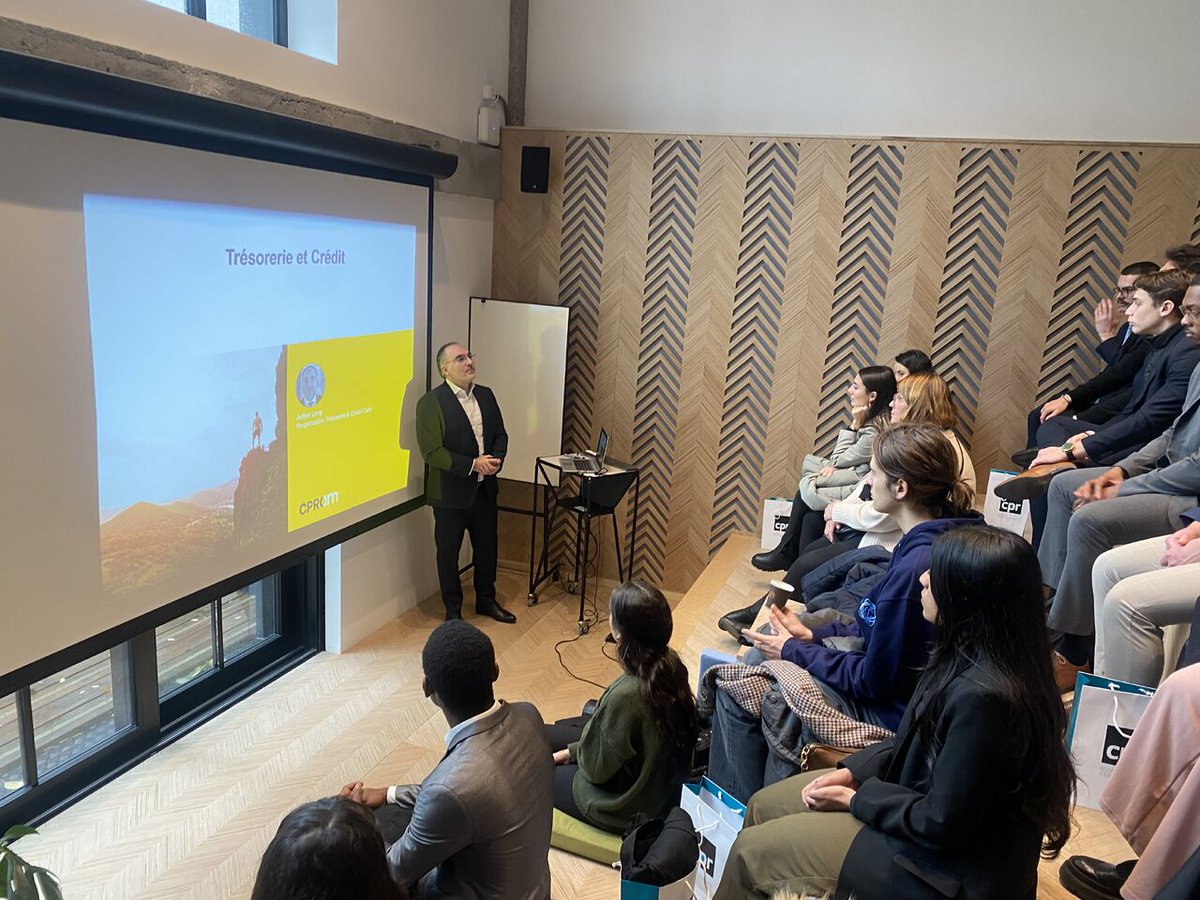 Cpr_Am's tweet image. 🔥 CPRAM a ouvert ses locaux aux jeunes talents de la Sorbonne du Master 2 Finance &amp;amp; AM et du Master 2 Trésorerie d’entreprise.  L&apos;objectif ? Partager notre expertise en #trésorerie et #crédit, en gestion et allocation #thématique, et notre engagement au service du #climat.