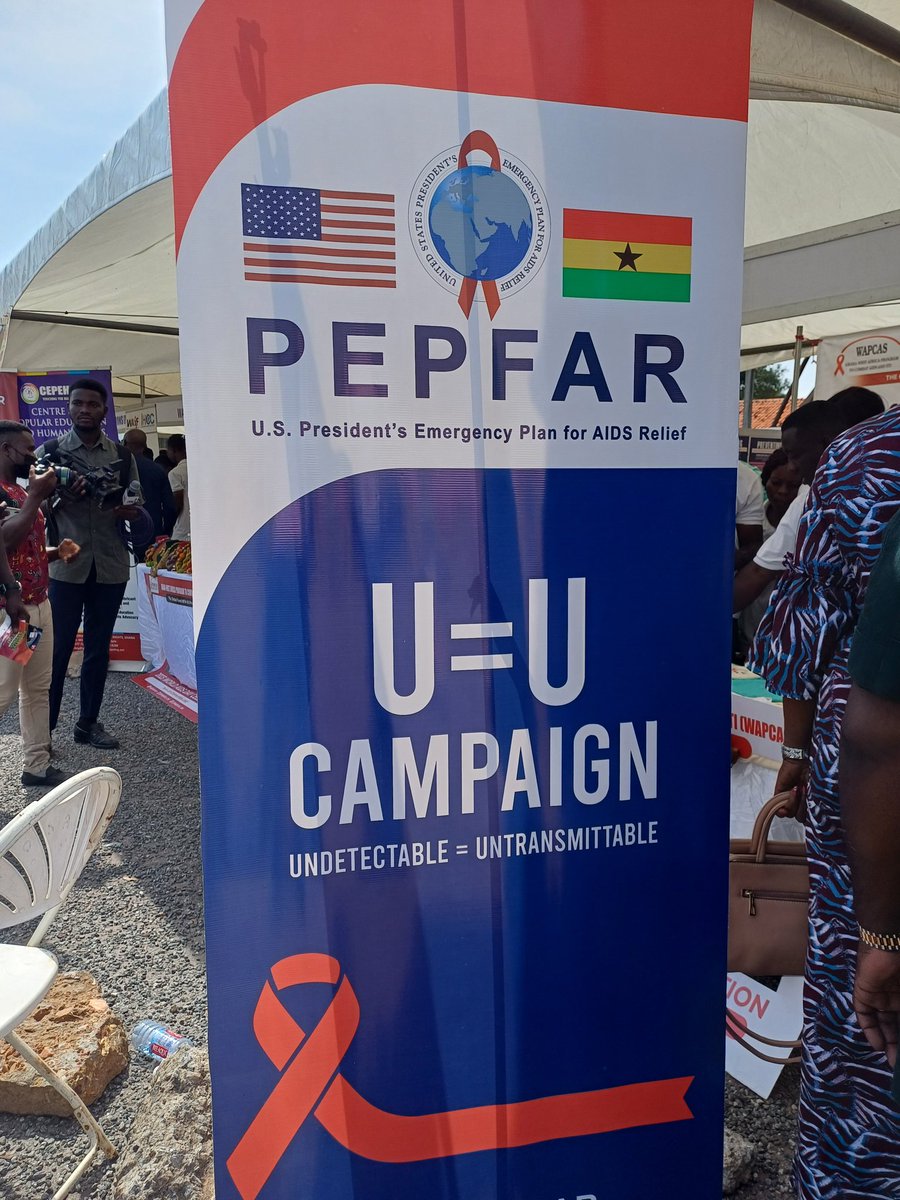 kobengkyereh's tweet photo. The media keeps issues alive. #HIV needs this attention. #Pepfarat20 hasn't just been investmnt & work to save lives.Supporting media thru training & regular engagemnt is also key. @PEPFAR @USEmbassyGhana MediaSpecialist @ladydzid explains a point to Chief of staff & DG @ghanaids https://t.co/tQ4bH1yYVz