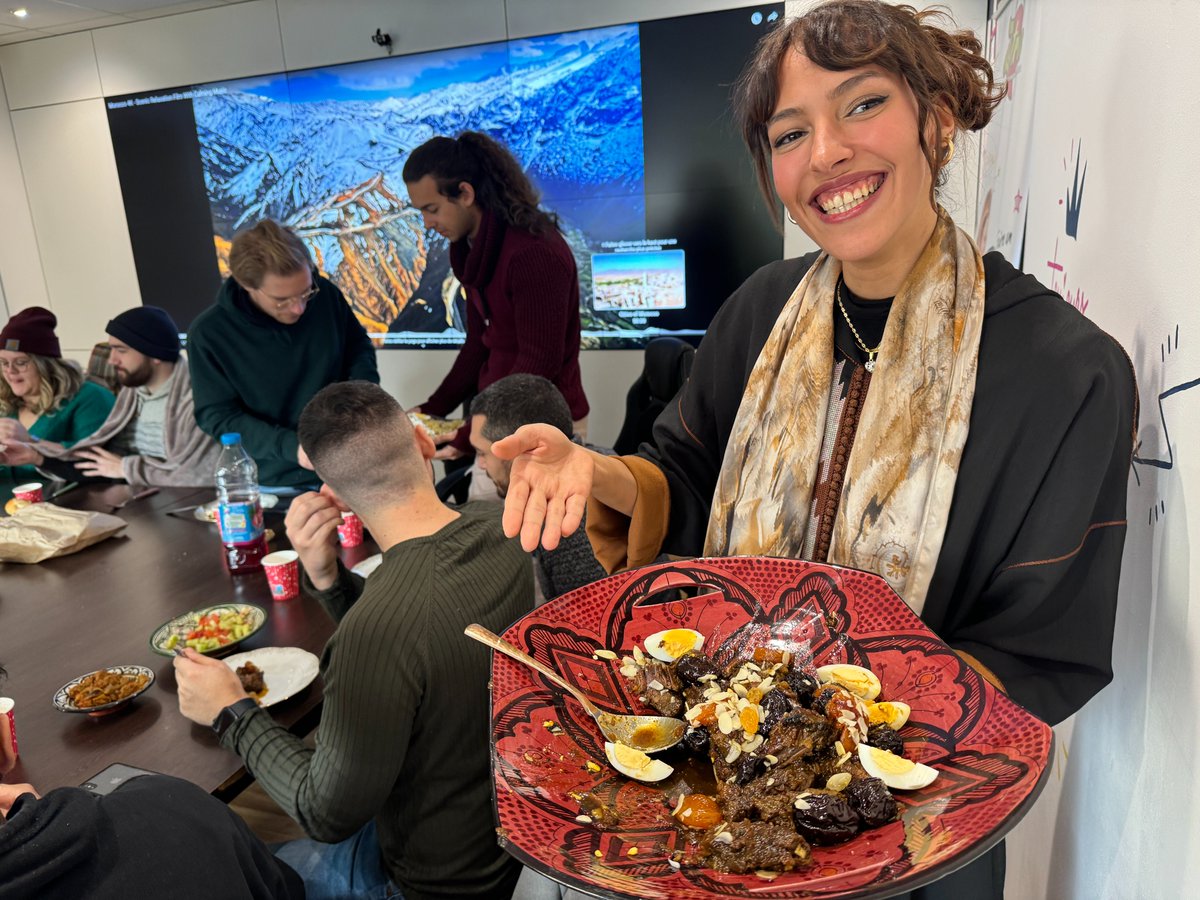 🌐✨ L'Art de la convivialité au bureau ✨🍽️

Comment peut-on concrètement investir dans des moments simples qui ont un impact significatif sur le moral des collaborateurs et les performances globales de l'équipe?

La solution en image. Merci encore Ghita😉