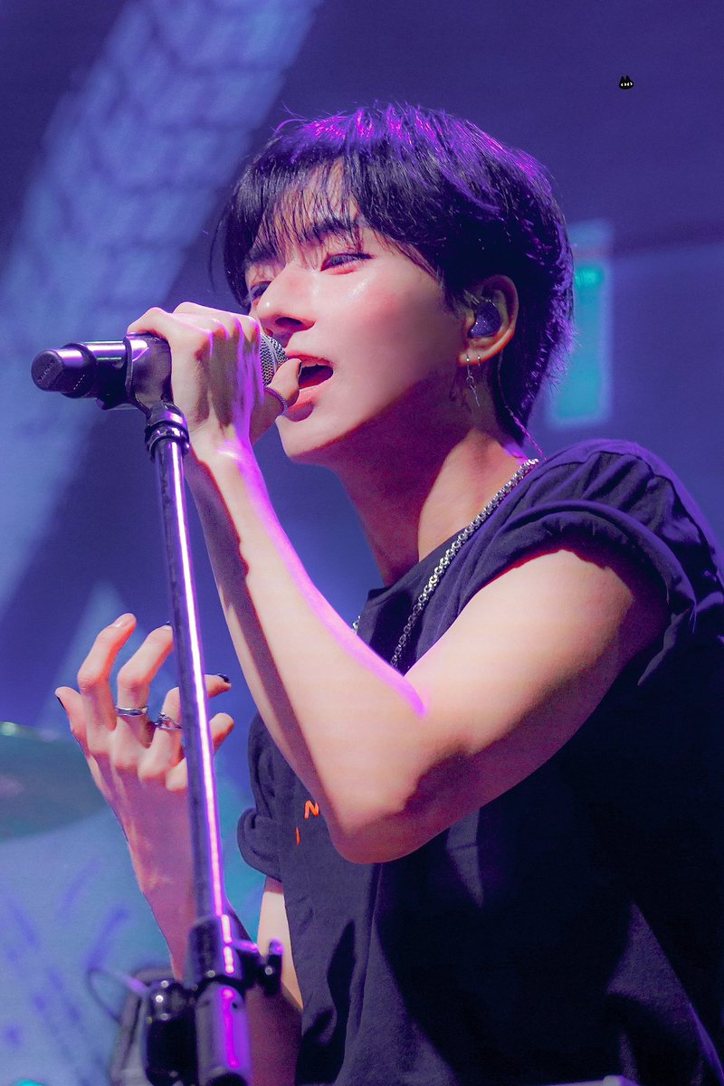 11dragonmeow11's tweet photo. 무대를 사랑하는 마음이 보이는 순간

231122 BTB WARSAW 콘서트
#엑스디너리히어로즈 #XdinaryHeroes #Ode #오드
#브레이크_없이_달려온_우리의_2주년
#2YearsXH_RockWillNeverDie https://t.co/W4UsDyqde2