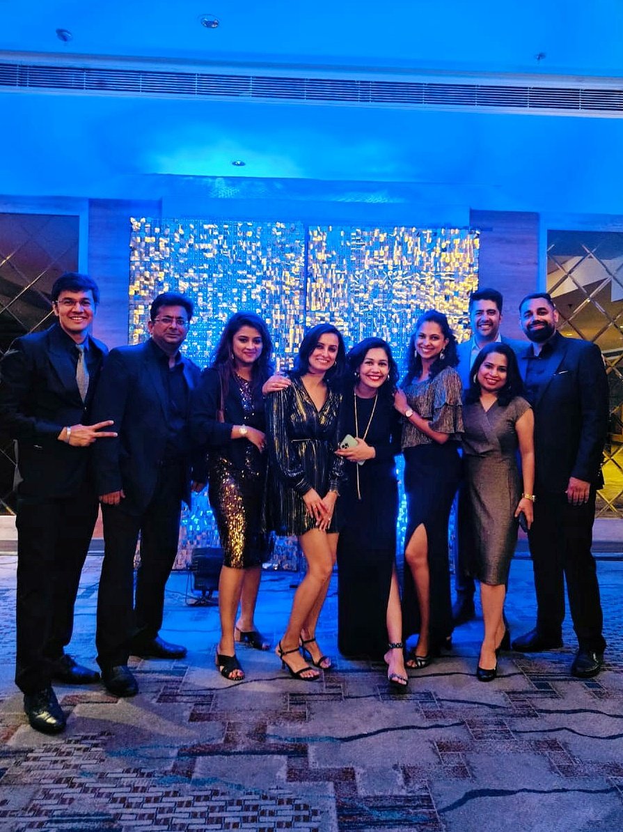 ZenilHDOfficial's tweet photo. A few snaps from the recent team round-up! 🚀💡⚡📈🤝

#team #planning #strategy #motivation #fun #fire https://t.co/Tpeir0qoGJ