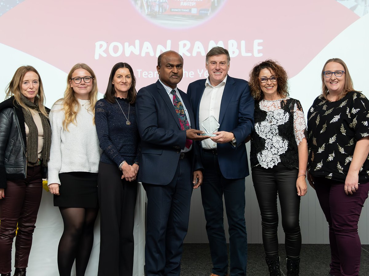 🏆 Well done to our Haematology and Oncology teams who have won @CureLeukaemia's Team Fundraisers of the Year award! 👏 Staff organised & took part in 'The Rowan Ramble', walking over 30 miles in 30-degree heat, raising an incredible £38,000 for @CureLeukaemia. The team…