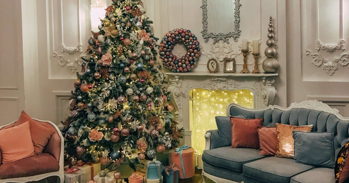 TheFireplaceCtr's tweet image. A little Holiday inspo 🎄
A beautiful tree next to your fireplace is a warm and festive way to get into the spirit!
#fireplacecenterpatioshop #ottawafireplaces #luxuryfireplaces #fireplacedesign #interiordesign #christmastree #holidayspirit #holidayseason