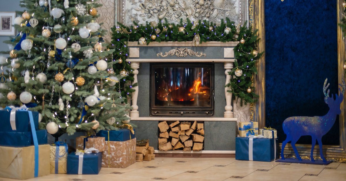 TheFireplaceCtr's tweet image. A little Holiday inspo 🎄
A beautiful tree next to your fireplace is a warm and festive way to get into the spirit!
#fireplacecenterpatioshop #ottawafireplaces #luxuryfireplaces #fireplacedesign #interiordesign #christmastree #holidayspirit #holidayseason