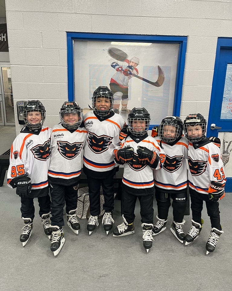 SLUHNSportsMed's tweet photo. "The St. Luke's partnership allows our athletes 13 and older to receive training right at Steel Ice Center.  St. Luke's has acted as a true partner, supplying our facility with equipment to create a truly first class training experience."
#PartneroftheMonth #StLukesSportsMedicine https://t.co/dyJDOv7dSf