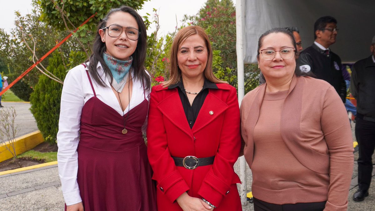 coria_an's tweet photo. ¡Juntas todo es posible! 🙋🏻♀️🙋🏼♀️🙋🏽♀️
Qué gusto unir esfuerzos y trabajar en proyectos conjuntos con mis queridas doctoras Aidé Minerva Torres, titular de la @IPN_DirInv, y la doctora Griselda Abarca, de la #UPIIH.
#OrgullosamentePolitécnicas🫶🏼 https://t.co/jo0D5zmjOs