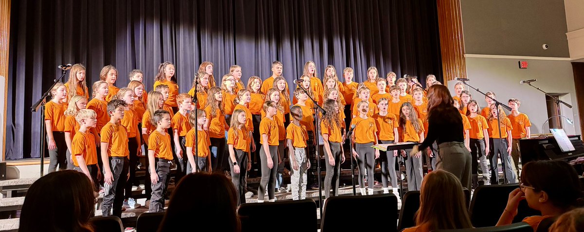 Howell_CFIS's tweet photo. Our choir members are ready for tonight!! Wow! #cfevs #cftogether #cfis https://t.co/qZObbFlAsm
