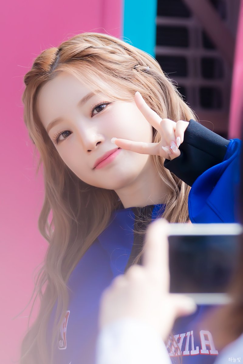 Oneul_sky's tweet photo. 연희 날 연희시 ❣
 #연희 #RocketPunch #로켓펀치 #ヨンヒ #莲熙 #연희_따뜻한_겨울날 #YEONHEE_WarmWinter_DAY #HAPPYYEONHEEDAY #해피연희데이 #연희의_사계절이_되어줄게 https://t.co/WeLMNZiQWf