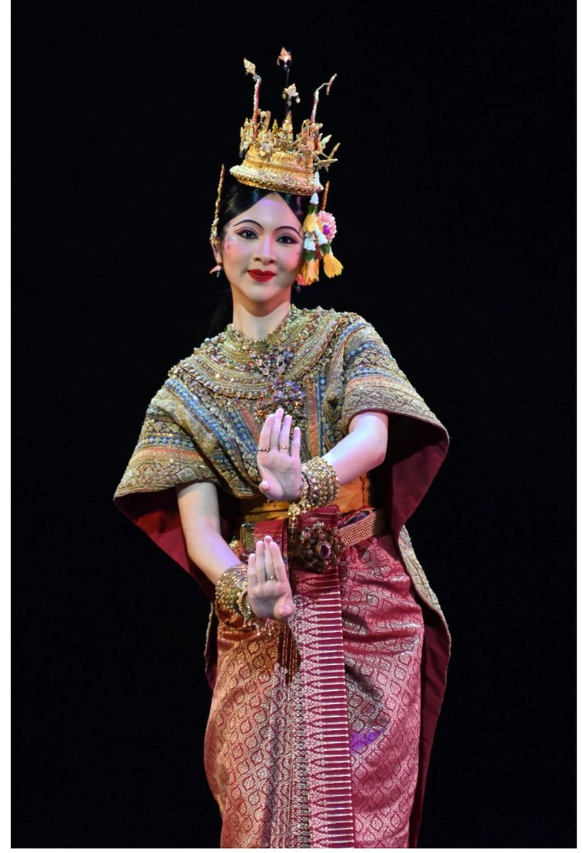 Kaunotar1's tweet photo. ปิดฉากโขนพระราชทานปีนี้ ลูกค้าญี่ปุ่นใช้คำว่าสุโค่ยได้เปลืองมาก   นางบอกว่า สมแล้วที่เป็นมรดกโลก   ใดๆคือนางหลงรัก นางคันธมาลี สวยอะไรขนาดนั้น😘😘 https://t.co/VAyKILSuLX