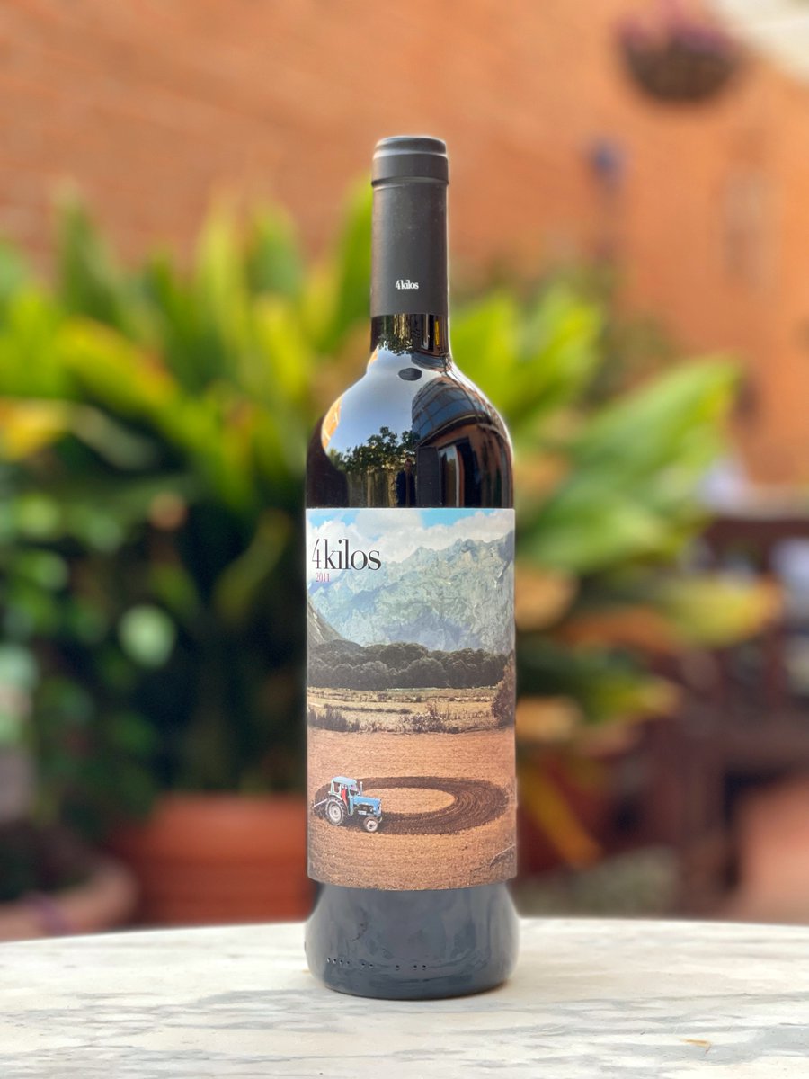elvinet's tweet photo. 🍇 4KILOS
Añadas 2010 y 2011 disponibles en 𝗲𝗹𝘃𝗶.𝗻𝗲𝘁 😍
El Mediterráneo mallorquín en estado puro donde la #Callet predomina en el coupage 🍇
Gran vino imprescindible para conocer los grandes vinos de Mallorca🔝
✅ Más información en privado
—
#4Kilos #VideMallorca https://t.co/mfUecqy0iA