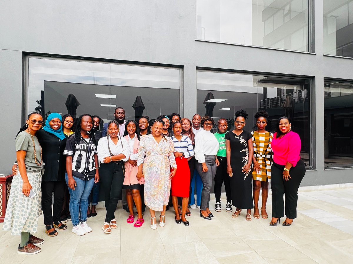 Our #FutureofWork country consultation is in Mozambique 🇲🇿! Team Pollicy, led by @derciotsandzana & @Rachel_Magege provided an overview of our impactful program during this morning's session. A build up on the fruitful discussions in Uganda last month. Onward!🚀#FeministInternet