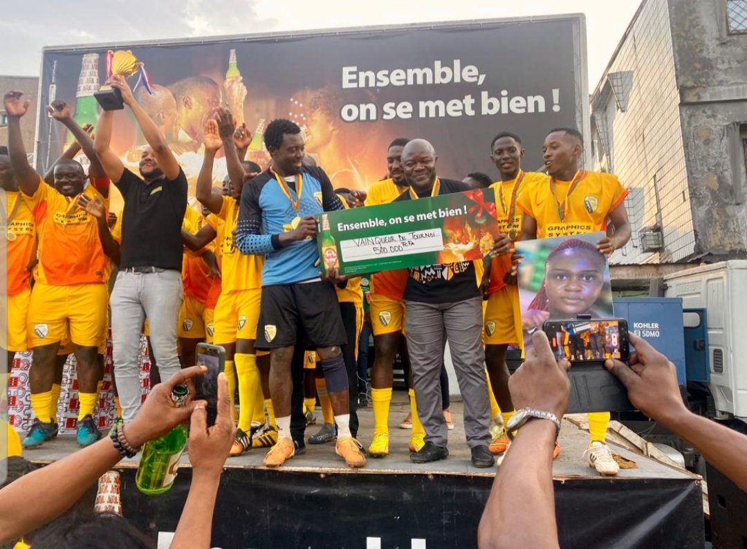 graphics_system's tweet photo. GRAPHICS SYSTEM SA a eu l'honneur de participer au Tournoi de football FU'A TOULA KADJI DEFOSSO EDITION 2023.

Une victoire couronne nos efforts , et nous sommes  fiers d'avoir ramené la coupe à la maison grâce au  talent et la détermination de notre équipe.

Bravo à l'équipe !! https://t.co/Y7Oxwyi6CI