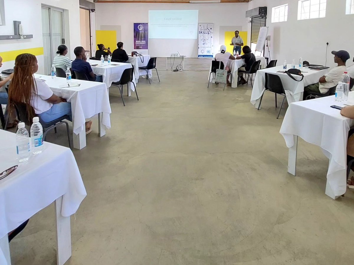 Raldo16's tweet photo. It was an interactive session covering: 📑 honing professional writing skills  🧑🏽‍💻 conducting research using credible sources 📧 email etiquette 📝 drafting a CV/resume &amp; cover letter 👥️ interview preparations https://t.co/3dkrOKCIs5