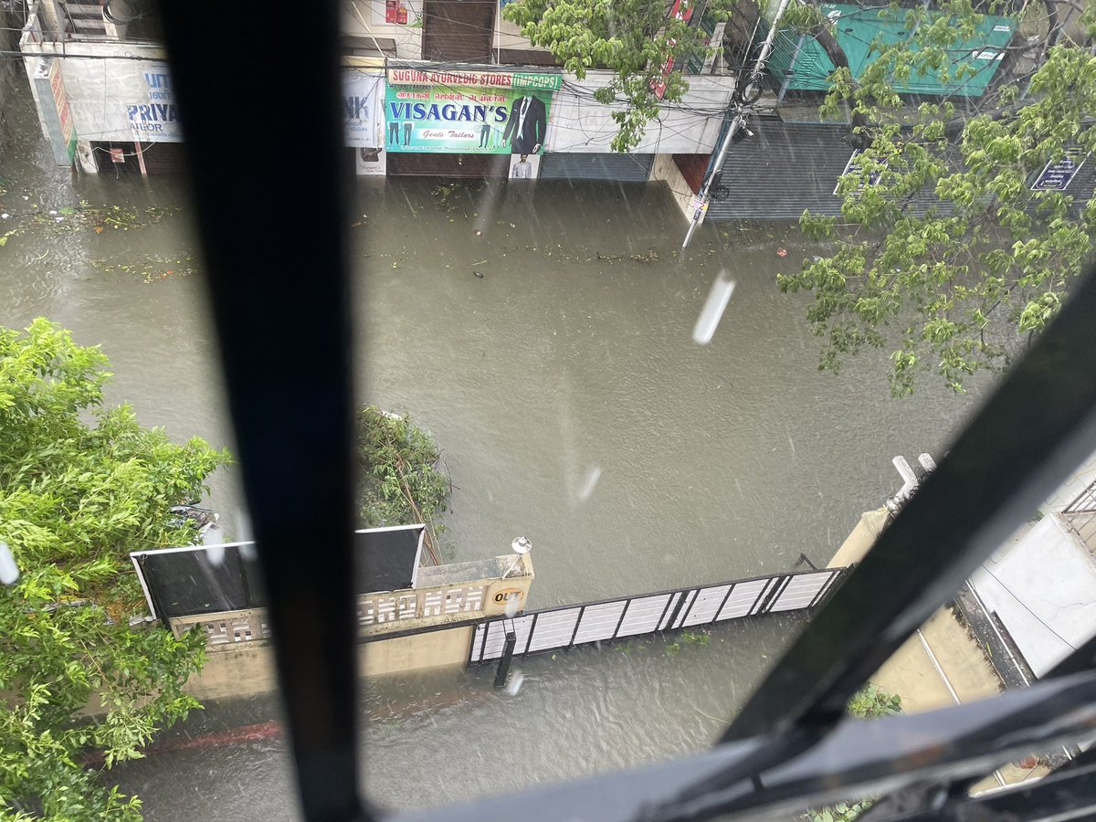skaditya88's tweet photo. @TANGEDCO_Offcl @EB_Adyar_Tmbm @chennaicorp @CMOTamilnadu Thiruvanmiyur near Adyar bakery .. please restore power or atleast give us some indication of when things will be resolved https://t.co/7HTtOMdMtj