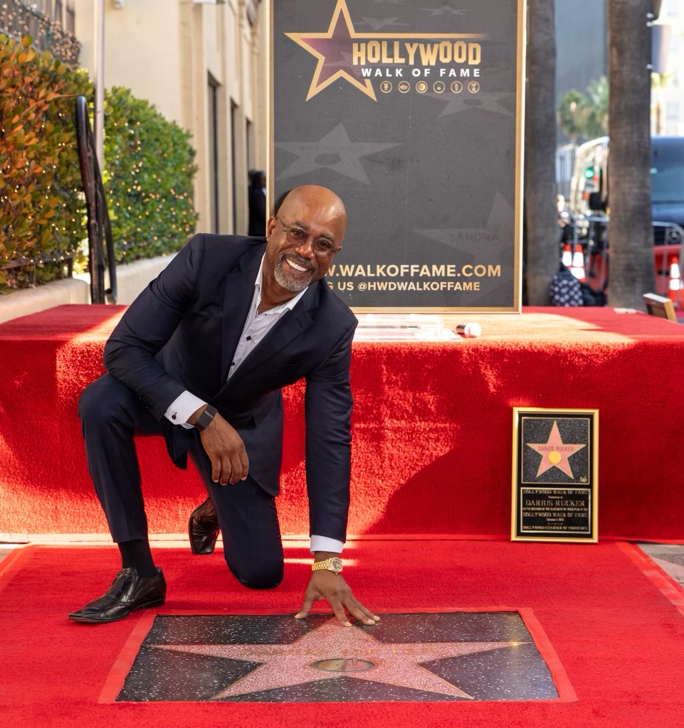 talkincountry23's tweet photo. Congrats Darius, on receiving a @WalkofFameStar on Dec. 4th. “This is stuff you don’t even dream about when you’re from S. Carolina, all I ever wanted was to be a singer, but you never dream that this stuff is going to happen.” #DariusRucker #WalkofFameStar #weretalkingcountry https://t.co/c5Qt3lIcdW