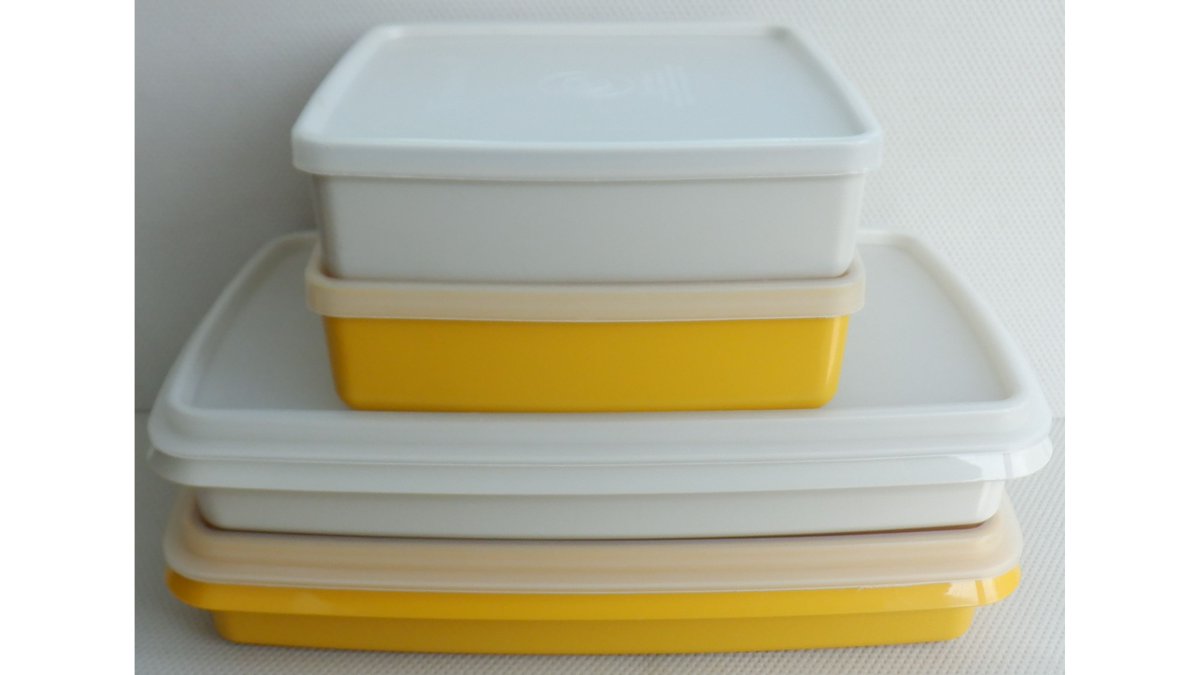 EverRotating's tweet photo. 4 vintage yellow and white lidded Tupperware containers - Deli Keepers & Sandwich Square Rounds.
π https://t.co/sCIP28kzA4
#TupperwareTuesday π€ https://t.co/ZHHWBT6BSR