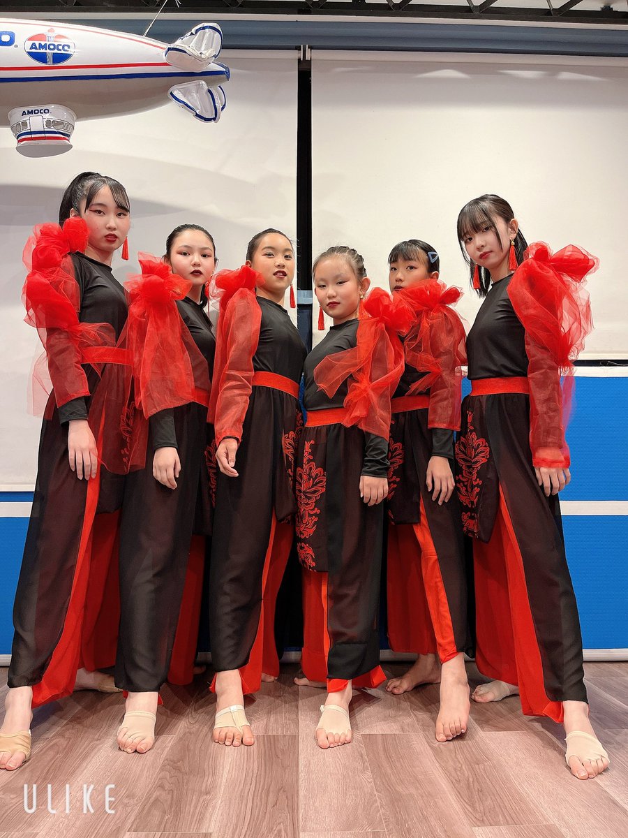 PortraitRagi's tweet photo. JAZZclass 
鶏と蛇と豚/椎名林檎
choreo by RAGI
出だしがお気に入り❤️❤️
この曲好きだけどこういう系の振付が全然思い浮かばず苦戦したけど怪しい感じが出せたかと思います☺️☺️
みんな良く私のやりたいイメージをくみとってくれました🙏🙏💓
腕の赤いコサージュ？は私の手作りです💓💓 https://t.co/nxt367gZOl