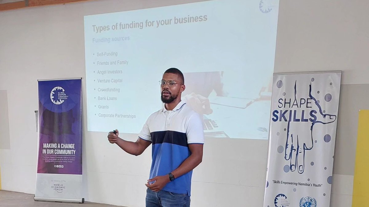Raldo16's tweet photo. On the 25th of November, the @WindhoekShapers new recruit, Tuyamba Akwaake, shifted gears and facilitated the Entrepreneurship workshop. ShapeSkills has a dual objective - preparing graduates for the job market AND equipping them with the tools to start their own businesses. https://t.co/EUu31AQZpL