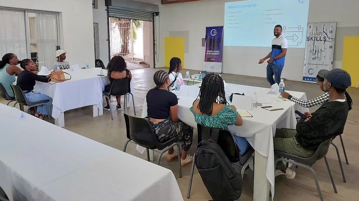 Raldo16's tweet photo. On the 25th of November, the @WindhoekShapers new recruit, Tuyamba Akwaake, shifted gears and facilitated the Entrepreneurship workshop. ShapeSkills has a dual objective - preparing graduates for the job market AND equipping them with the tools to start their own businesses. https://t.co/EUu31AQZpL