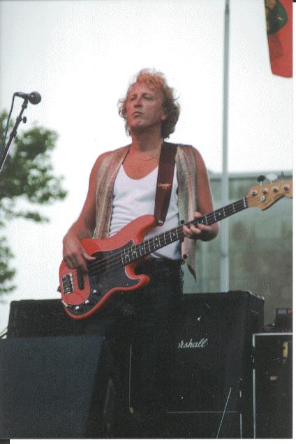 TheDuckLR's tweet image. Happy 76th Birthday to the legendary bassist #RickWills 🎉
#Cochise #PeterFrampton #SmallFaces #DavidGilmour #Foreigner #BadCompany