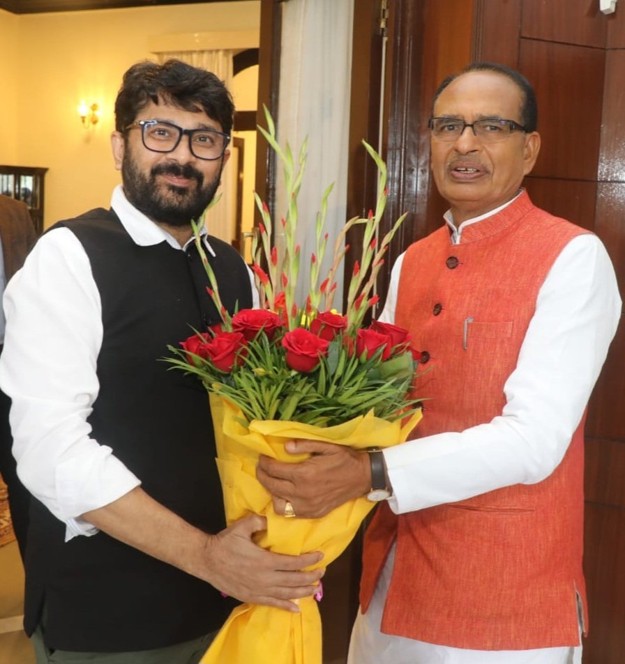 ShivrajDabi's tweet photo. आज माननीय मुख्यमंत्री श्री शिवराज सिंह चौहान जी का आशीर्वाद प्राप्त किया और मप्र में भाजपा की प्रचंड जीत की बधाई दी। https://t.co/ZaJw1mzpmW