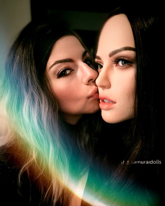 Kisses with Azogh 💋 https://t.co/TTvk6A1pFS