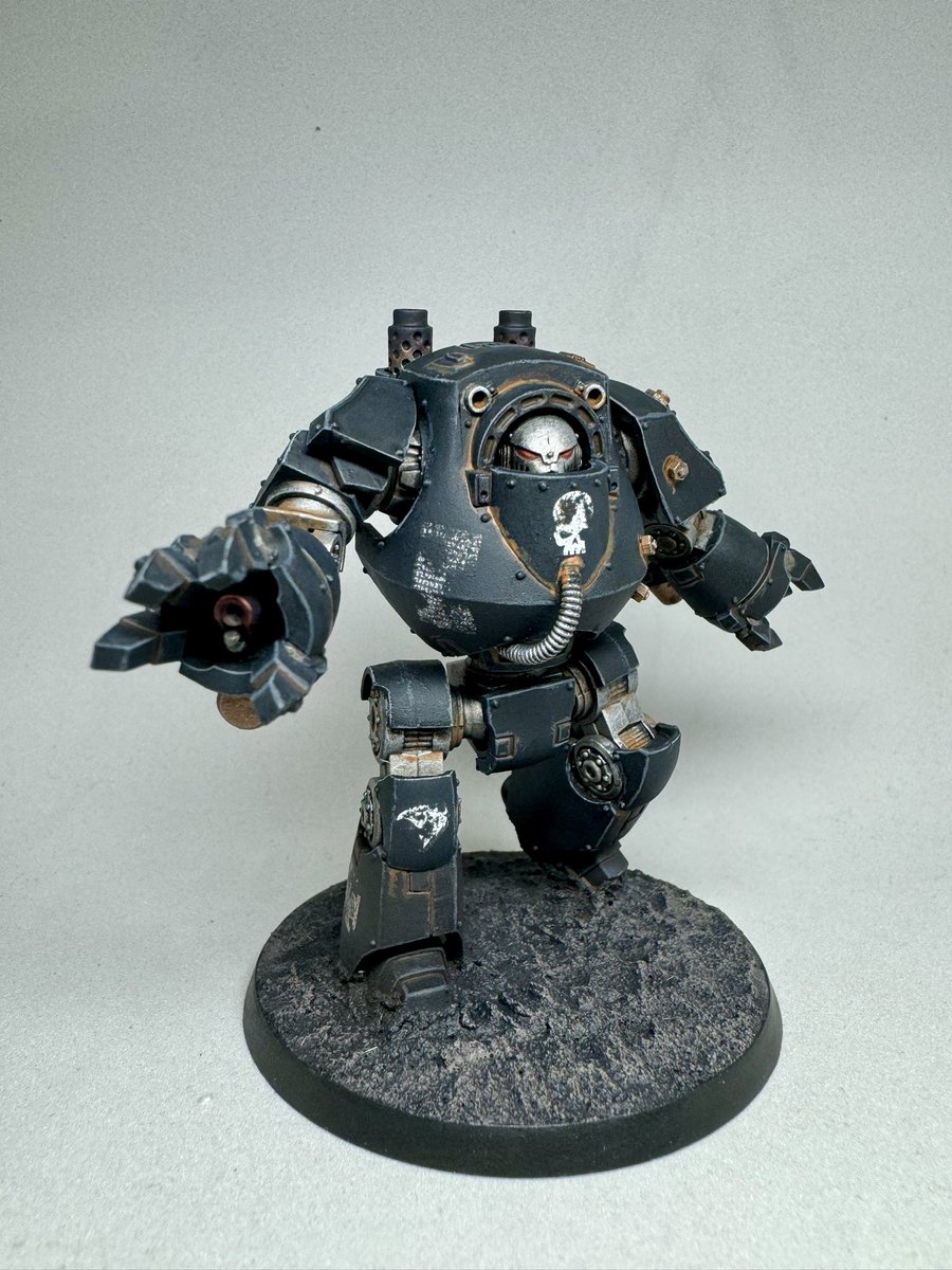 Got some time to do some hobby so I decided to finish the Blackshield Dreadnought, a former Word Bearer. Posted by J #warhammercommunity #warhammerkitbash #warhammerpainting #blackshields