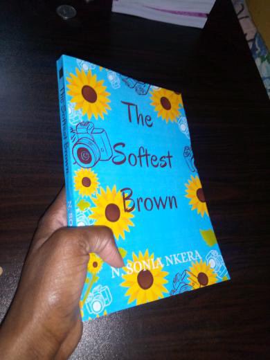 Mirungi_Arts's tweet photo. Meet the beautiful Ugandan Sonia Nkera🔥
She’s a Telecom engineering student and a writer.❤️She draws inspiration from everything around from ordinary day to day activities,nature and photography
In this thread are her 3 novellas &amp; Novel with links attached💕✨
Insta:@sonia_nkera https://t.co/TP0kRvYg1L