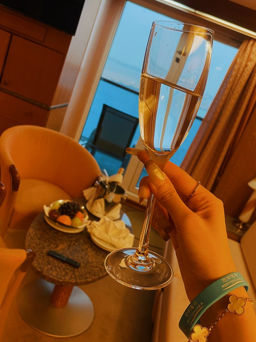 你们咋又赚钱了？？？？？？？
狂暴大牛市什么都在涨 就我买的币不涨 累了 出海了🙂

等五天后跌了我回来接你们的盘🥲

或者有什么踏空后还能买的币吗 买了就不用看的币吗？反正我没网 钻石手钻一周🤔️

#ordi #btc #brc20 #邮轮 🚢 https://t.co/Gp716ePa55