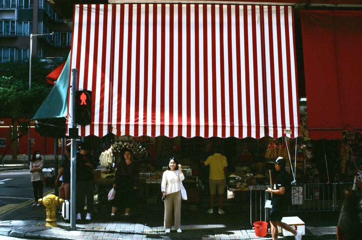Local market style…
#filmphotography 
#nikonf3
#35mmfilm 
#argentique 
#streetphotography 
#hongkong
#kodake100
#kodakfilm
#slidefilm
