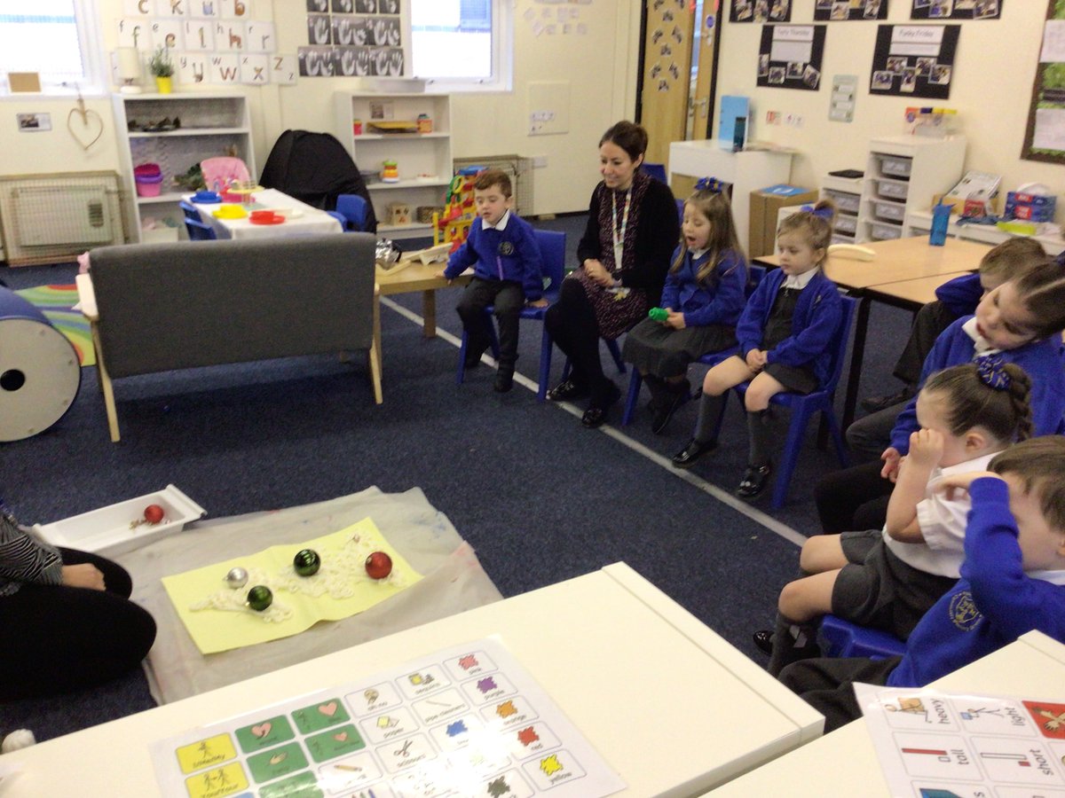 Flomellynews's tweet photo. Therapy Tuesday - We've had Bucket followed by Messy Tree. We talked about size and number bonds. We've also been making our own Christmas decorations. #flomellythenest #flomellysend #flomellyinclusion #buckettherapy https://t.co/QKU9UGr0pL
