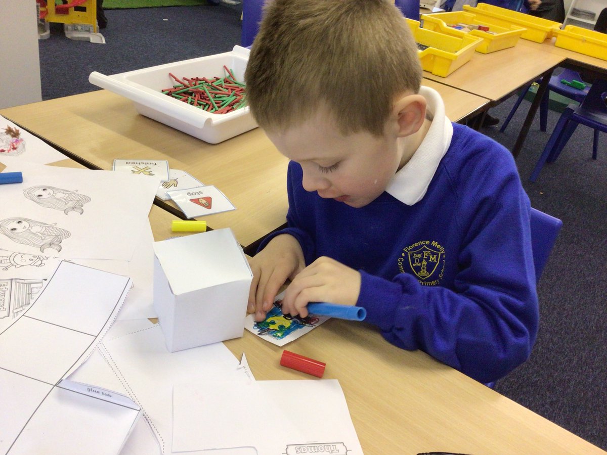 Flomellynews's tweet photo. Therapy Tuesday - We've had Bucket followed by Messy Tree. We talked about size and number bonds. We've also been making our own Christmas decorations. #flomellythenest #flomellysend #flomellyinclusion #buckettherapy https://t.co/QKU9UGr0pL