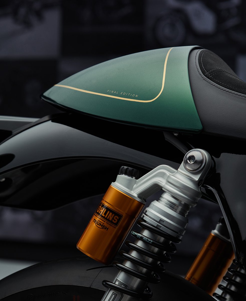 OfficialTriumph's tweet photo. With a Competition Green metallic paint scheme, hand-painted gold-line detailing and gold heritage Triumph logo, the #ThruxtonFinalEdition embodies classic British heritage style.
#ForTheRide #TriumphMotorcycles #TriumphThruxton1200 https://t.co/EYv9mAyTer