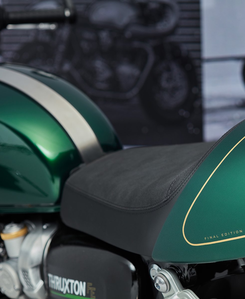 OfficialTriumph's tweet photo. With a Competition Green metallic paint scheme, hand-painted gold-line detailing and gold heritage Triumph logo, the #ThruxtonFinalEdition embodies classic British heritage style.
#ForTheRide #TriumphMotorcycles #TriumphThruxton1200 https://t.co/EYv9mAyTer