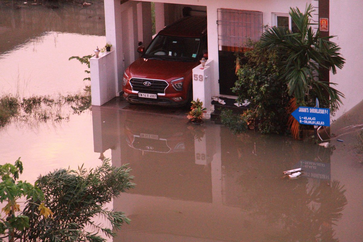 Dineshsun7's tweet photo. Janani Homes Layout, near Aalamaram Bus stop, Semmenchery Heavily waterlogged Please help drain water. @chennaicorp @TANGEDCO_Offcl @CMOTamilnadu https://t.co/Ozx1cWToIM