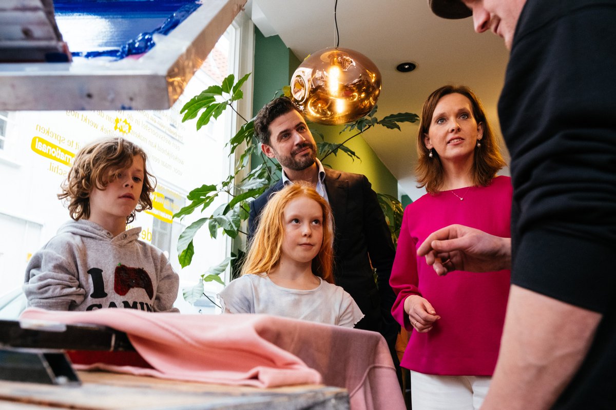 MVOplatform's tweet photo. Dankjewel @Ahammelburg voor al je inspanningen voor eerlijke en verantwoorde productie in de afgelopen 2,5 jaar, met als hoogtepunt dat @D66 zich aansloot bij de initiatiefwet verantwoord ondernemen! 👏
#WetgevingNU https://t.co/YN53jekEWU