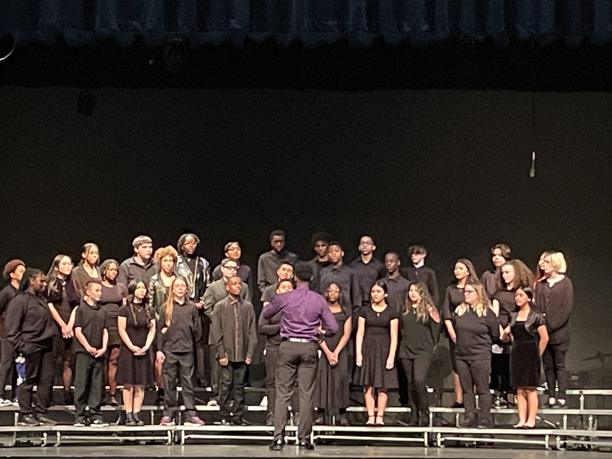 A belated congratulations to Mr. Matthew Elliott and the FMS Choirs for their excellent performances at last nights Winter Concert! All four groups did an amazing job! ⁦@SchifferB⁩ ⁦@MusicBCPS⁩ ⁦@schneckbk⁩ ⁦@FMS_BCPS⁩