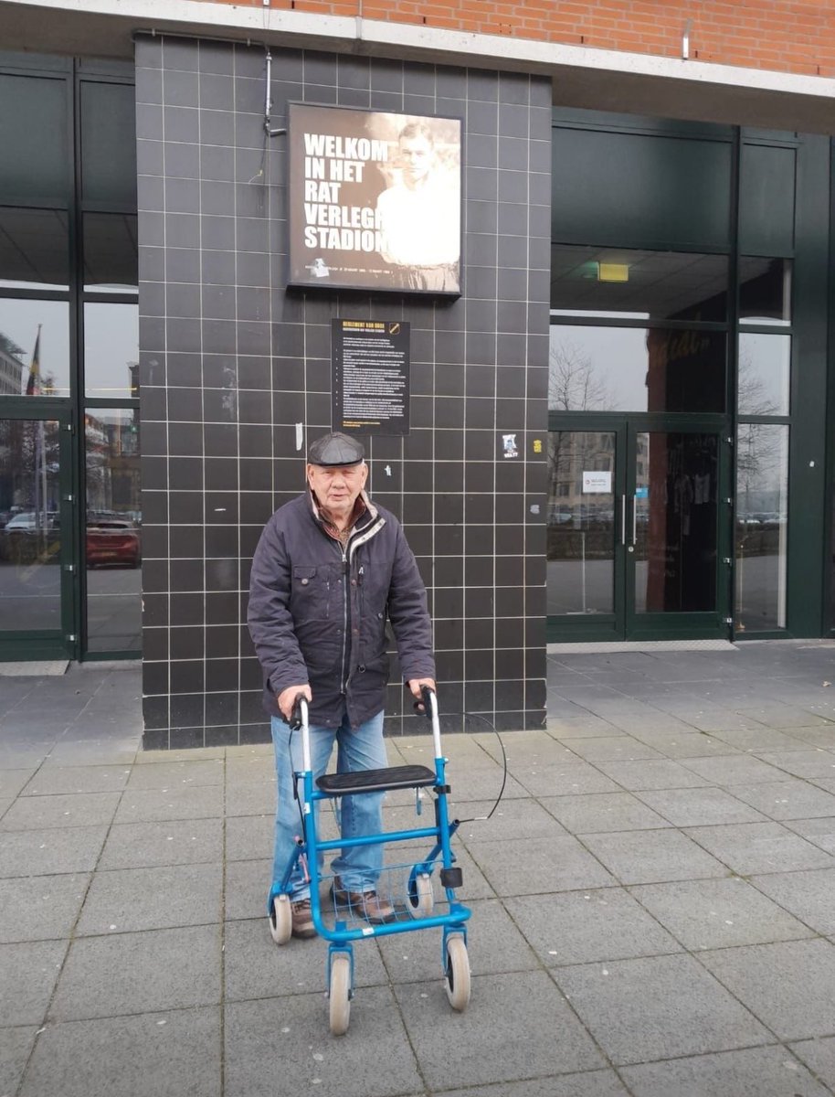 doessouf's tweet image. Meneer Vos, oud deelnemer van @NACnl Football Memories, heeft vanuit Surplus de winst op FC Den Bosch gezien. Via de VR-brillen vanuit DoesSouf Vak Thuis was hij er bij!
In samenwerking met @NACMaatschap @GigCreative @unboundxr 

#doessouf #SCA2 #kleingeluk #glimlach.