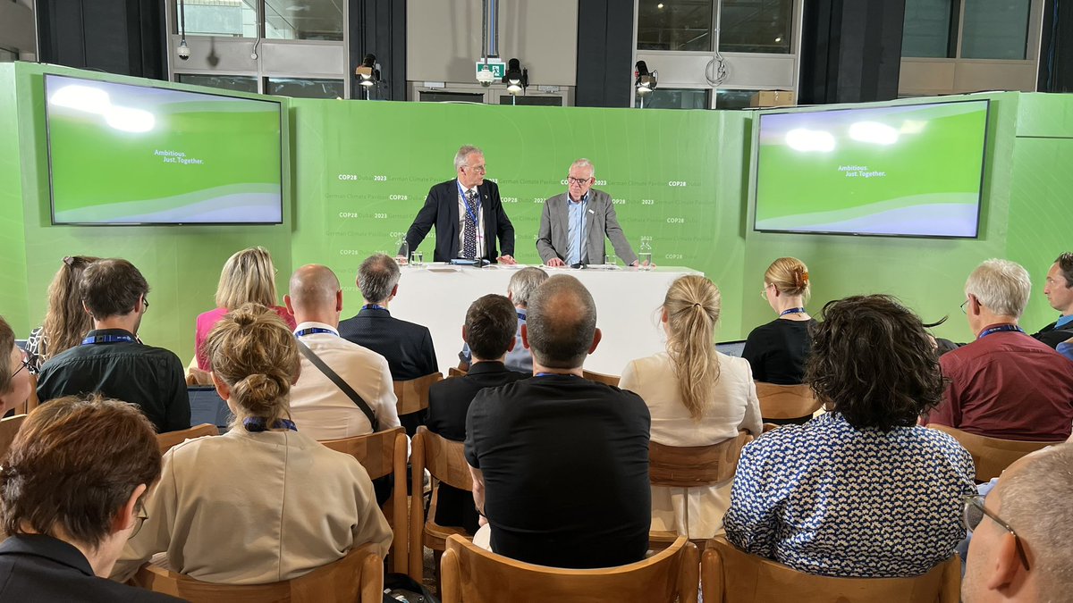 BMZ_Bund's tweet photo. Über 120 Staaten haben sich auf der #COP28 dazu bekannt, erneuerbare Energien bis 2030 zu verdreifachen. Deutschland verpflichtet sich in Dubai nicht nur zur #Energiewende im eigenen Land, sondern auch zur weltweiten Zusammenarbeit. https://t.co/72tbU8hPMq