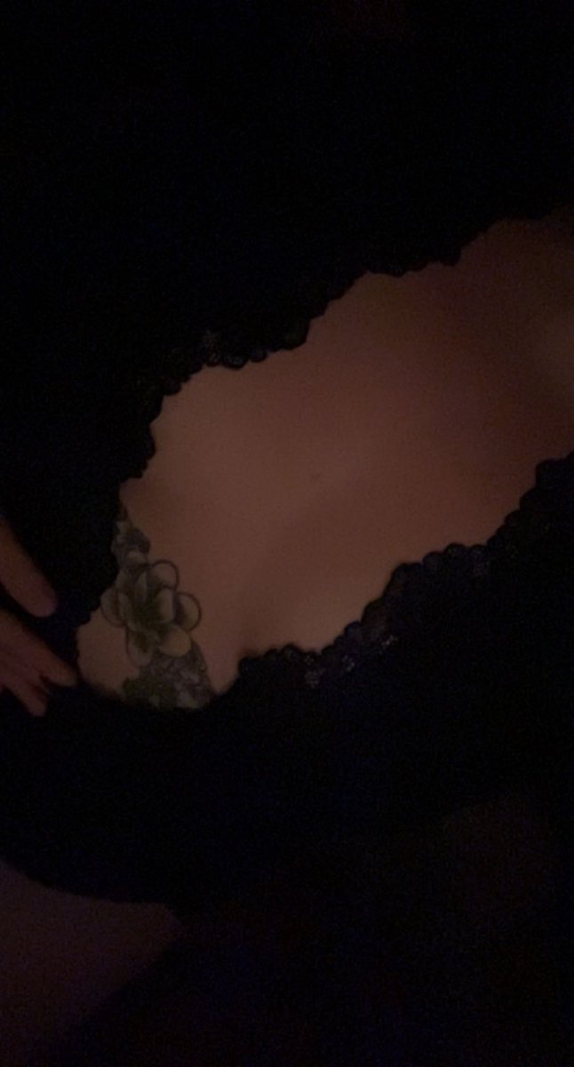 randomchicks6's tweet photo. 20 something year old wanting to be a naughty girl  #seethrough #nicetits #niceass #tease https://t.co/1oyHqbN4dR