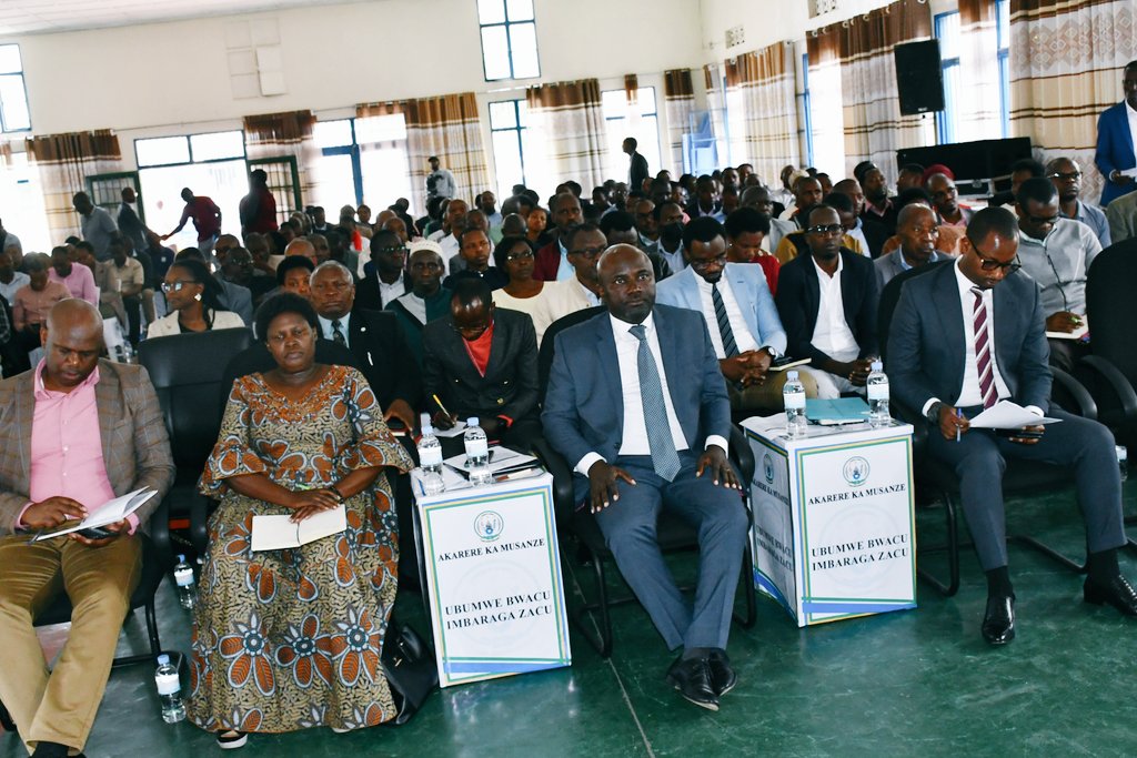 D_Nzogera's tweet photo. Iyi nama Kandi yafunguwe kumugaragaro n'Umuyobozi w'agateganyo wa @MusanzeDistrict bwana @HBizimana yitabiriwe n'Umuyobozi wa @RwandaNorth bwana @gahundemaurice, Depite Mpebyemungu Winifride, Inzego z'Umutekano, Abayobozi mu nzego zitandukanye,zirimo iza Leta, abikorera nabandi https://t.co/9HD3R11014