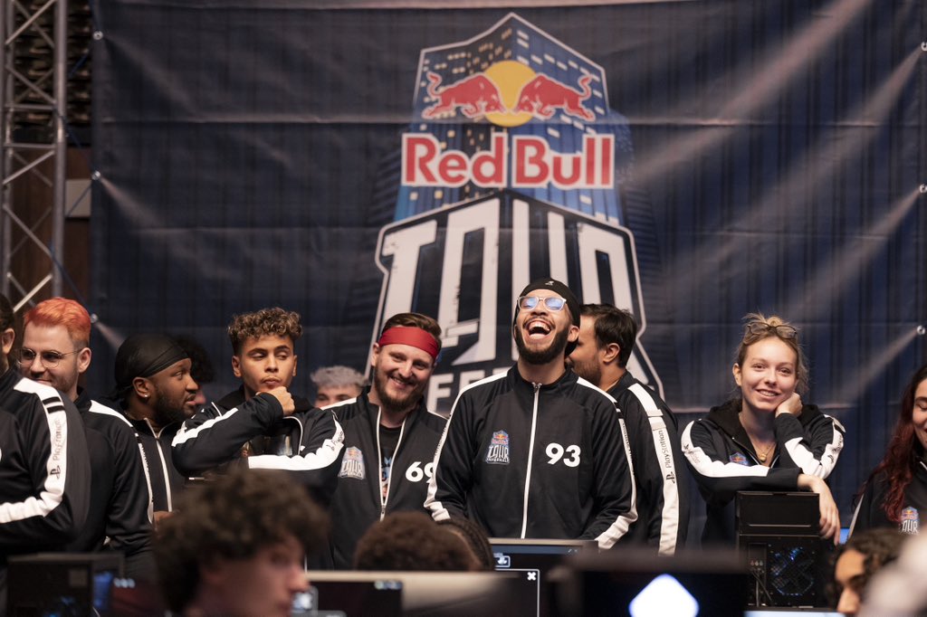 Dr_Why_Not's tweet photo. L’event était incroyable ! Ça rit, ça pleure, ça combat, ça s’aime surtout. 

Merci à tous pour ce moment à la #TourInfernale 

@RedBullFrance @KametoTV @AREtoiles @Doigby @PlayStationFR GG à vous ! https://t.co/bXz2kQBSz4