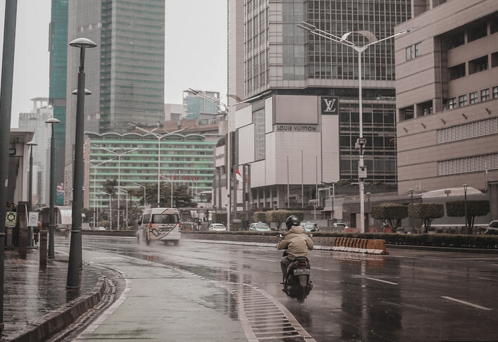 mudboosterr's tweet photo. musim hujan jakarta jadi sejuk https://t.co/qcnscKk9fC